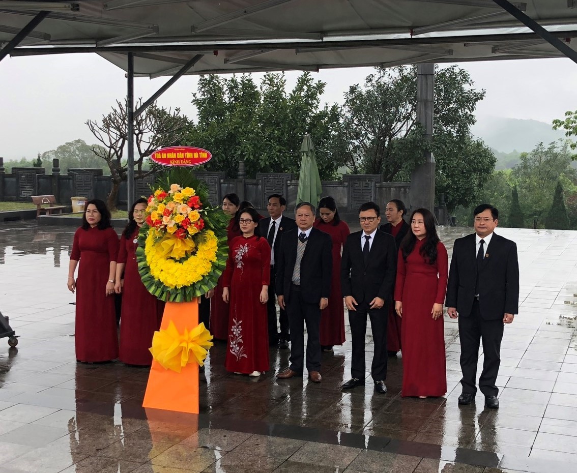 Nhiều đoàn khách dâng hương cố Tổng Bí thư Hà Huy Tập dịp kỷ niệm 93 năm ngày thành lập Đảng cộng sản Việt Nam